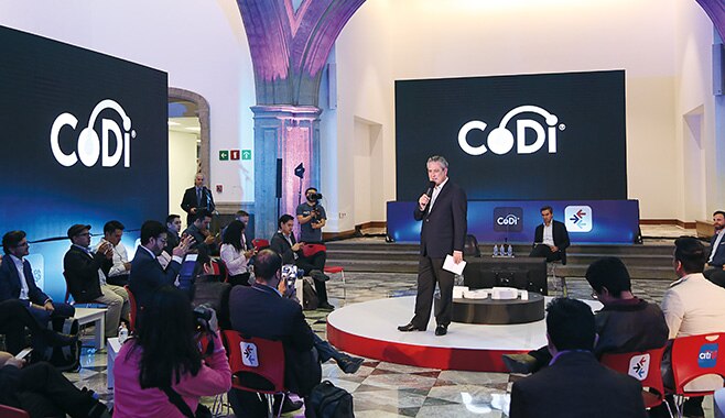 Ernesto speaking to an ausience CoDi